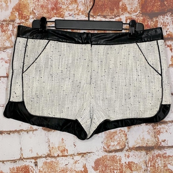 Forever 21 White Woven Tweed Shorts Faux Leather Trim Large - Picture 2 of 7